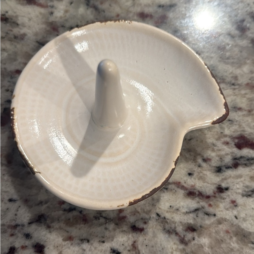 Cream Ceramic Ring Holder